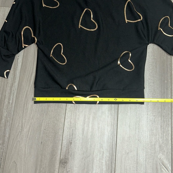 Women’s Small Black With Gold Foil Hearts 3/4 Sleeve Pull Over Top - Picture 5 of 6